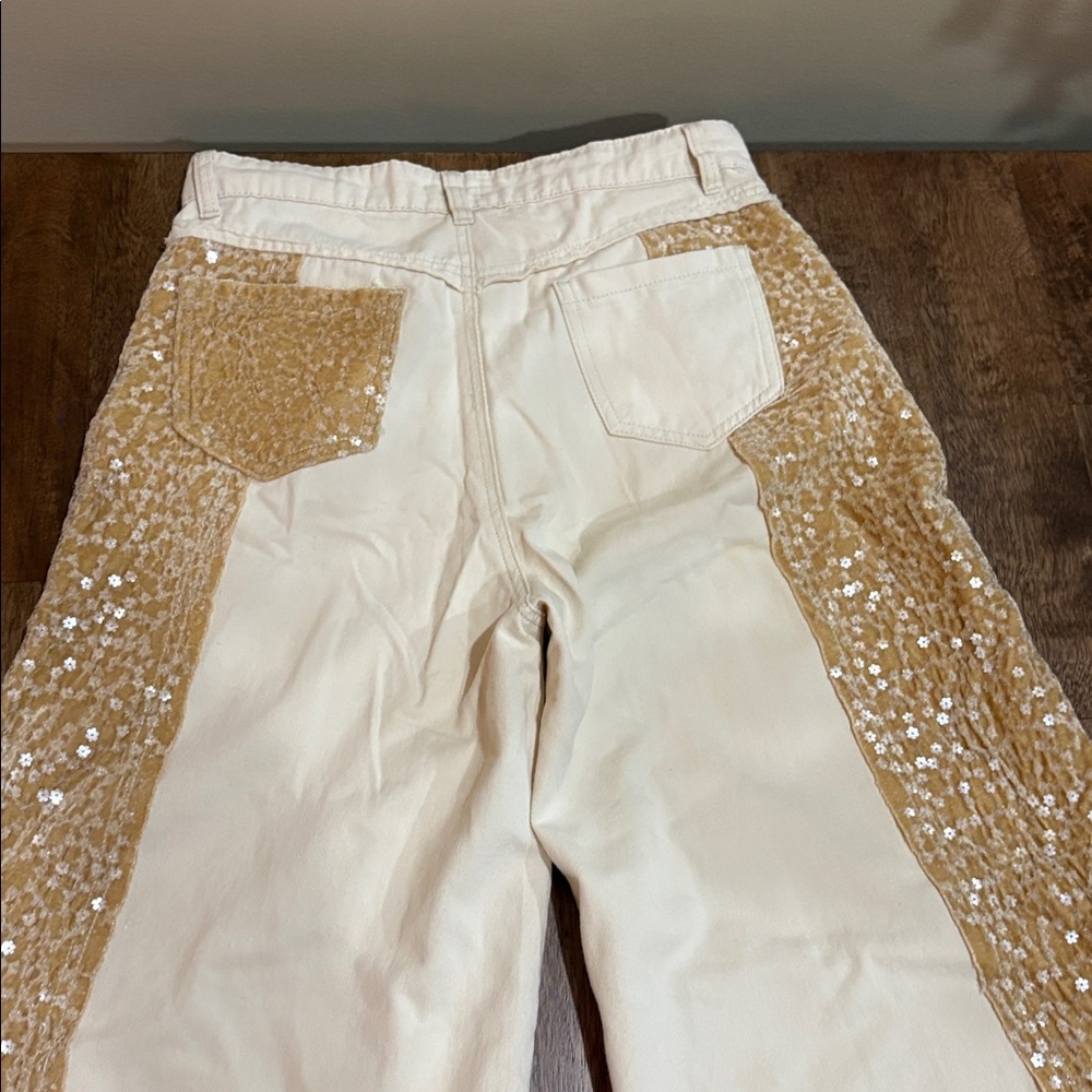 POL Sequin Wide Leg Pants cream and gold. Medium. - Picture 11 of 11